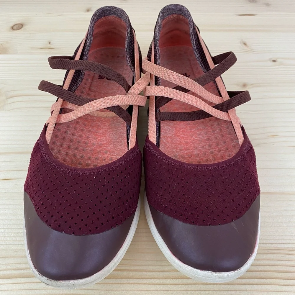 Women’s Burgundy & Pink Cross-Strap Casual Flats
